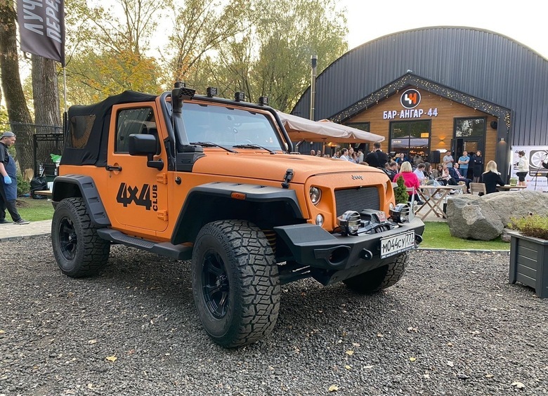 Изображение Давай поспорим: «Нива», Hongqi, Tank названы лучшими внедорожниками года в России