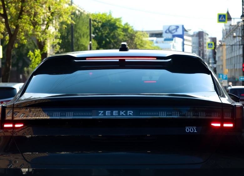 Изображение Автоэксперт оценил перспективны гибридного Zeekr 001 в России