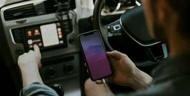 Минтранс отказался от идеи запрета гаджетов за рулем с 1 марта