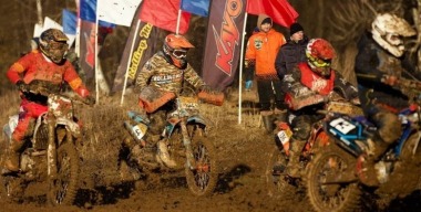 Замес в Васильевском: мастера мотокросса и супер-эндуро начали сезон