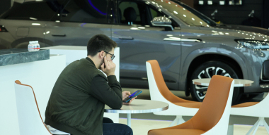 Дилеры рассказали, как укрепление рубля повлияет на стоимость новых авто