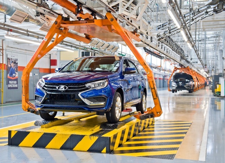 Изображение LADA Vesta и Largus официально получили «капитанский» цвет
