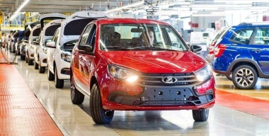 Красота: LADA Granta выкрасили в новый ярко-красный цвет