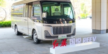 FAW представила гибридный люксовый автобус Hongqi Guoyue