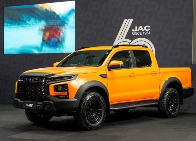 Изображение JAC провела глобальную премьеру гибридного пикапа T9 с полным приводом