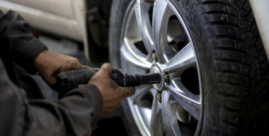Российских водителей вынудили платить за шиномонтаж на 12% больше