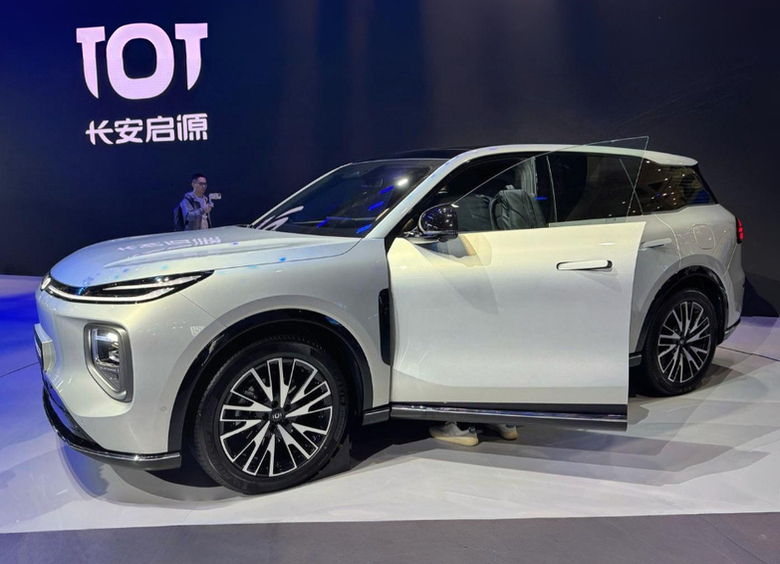 Изображение Changan Nevo Q07, представленный на Шанхайском автосалоне, приедет в Россию