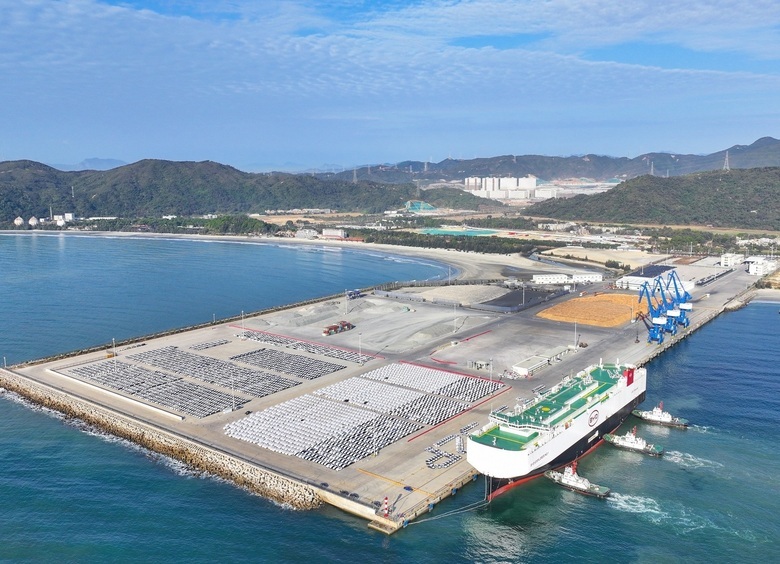 Изображение Крупнейшее в мире судно для перевозки авто BYD Shenzhen вышло в первый рейс