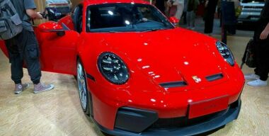 Porsche презентовала в Шанхае модернизированный спорткар 911 GT3 Travel Edition