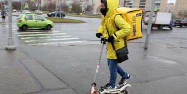 В Госдуме предложили ограничить скорость курьеров до 10 км/ч