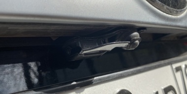 Недорого и несложно: как защищать камеру заднего вида любого авто от грязи