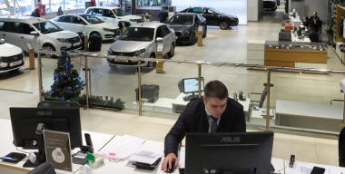 Названа средняя цена топ-15 моделей российского рынка новых автомобилей