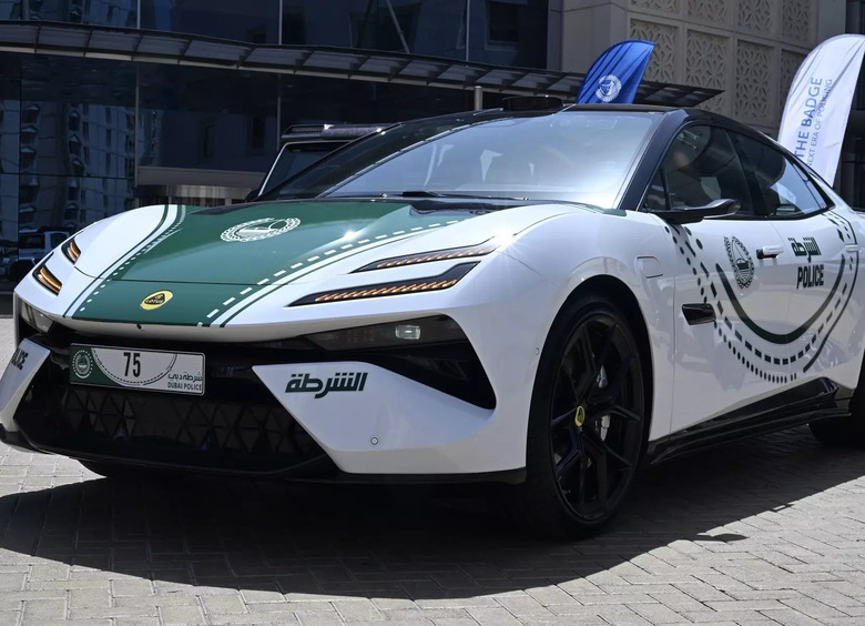 Электрический лифтбэк Lotus Emeya S пополнил автопарк полиции Дубая