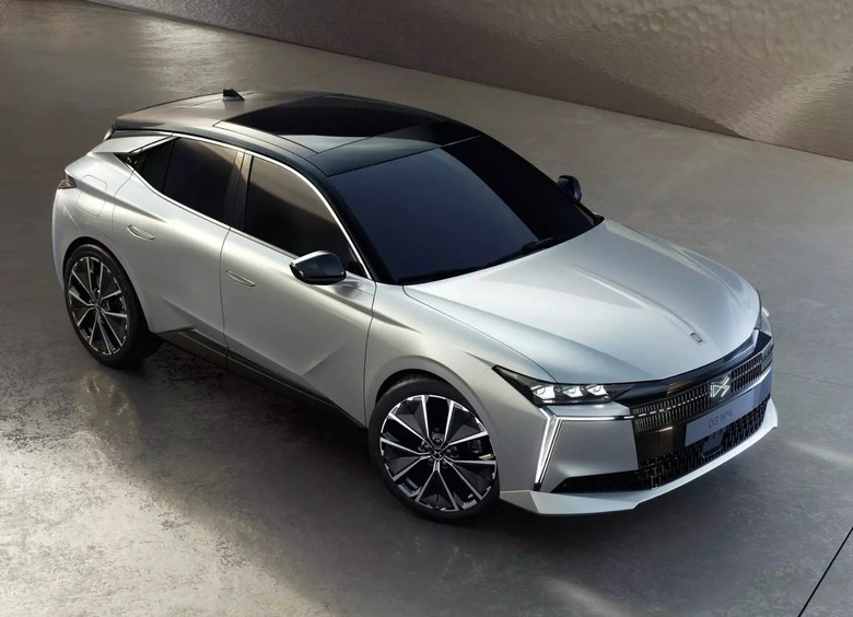 Обновленный хетчбэк DS 4 сменил имя и получил версию на электротяге