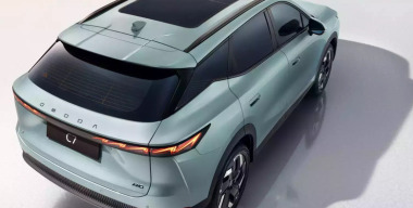 В России стартовали продажи кроссовера Omoda C7