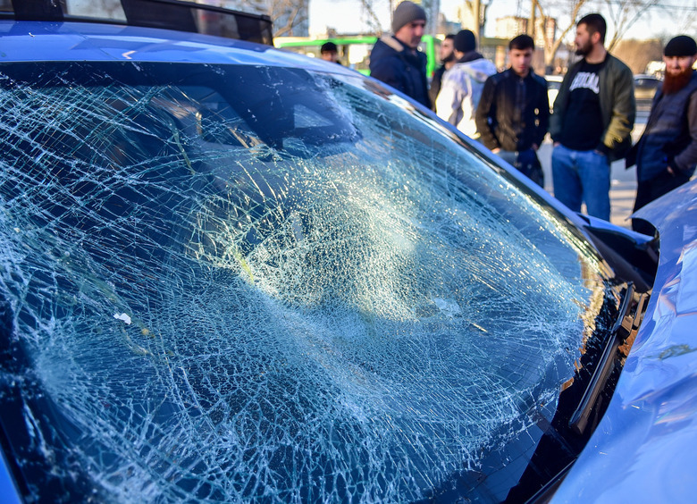 Изображение Европа, Китай, Россия: на что обратить внимание, выбирая стекла для машины