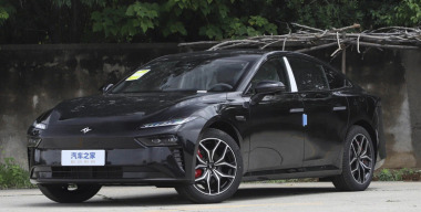 Dongfeng eπ 007, который ждут в России, получил обновленный салон