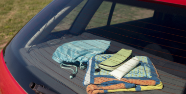 Автоэксперт рассказал, какие вещи нельзя оставлять в машине в жару