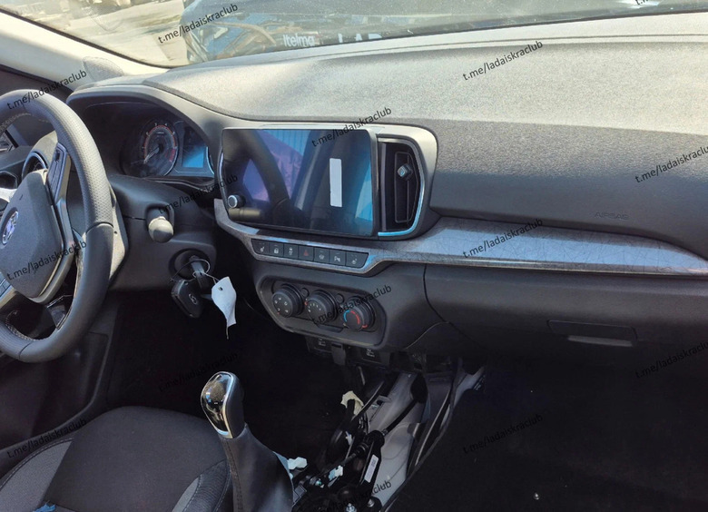 Изображение В Сеть выложили фото салона LADA Iskra, прошедшей краш-тест