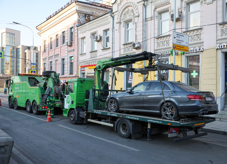 Изображение В Москве эвакуировали почти 15 тысяч премиальных автомобилей с начала года