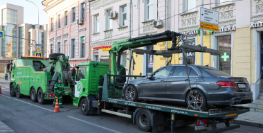 В Москве эвакуировали почти 15 тысяч премиальных автомобилей с начала года