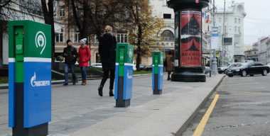 Нарушения правил парковки у зарядных станций в Москве сократились почти вдвое