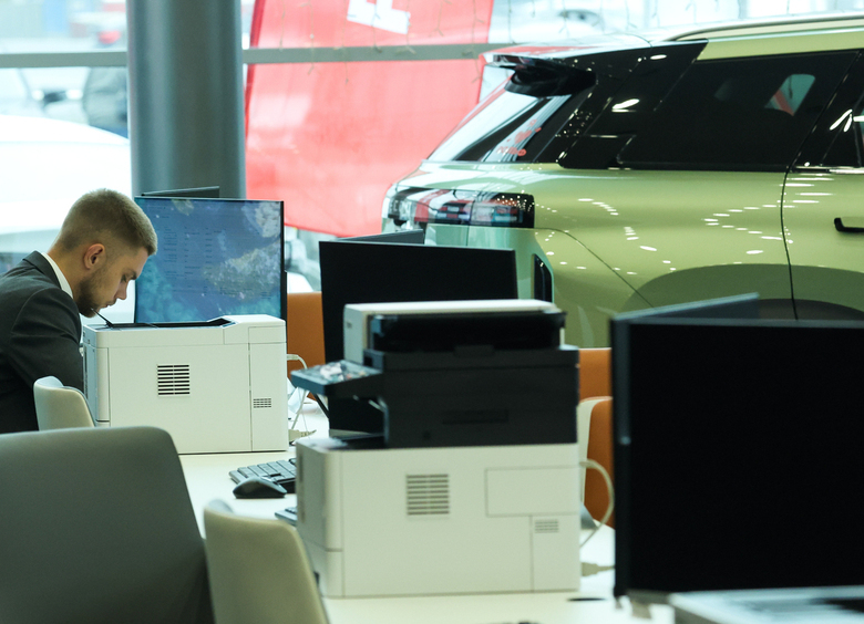 Изображение Средняя цена новой машины в России снижается второй месяц подряд