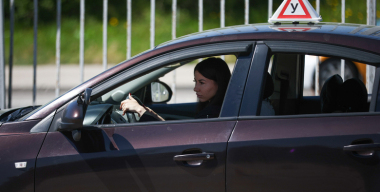 Над автошколами усилят контроль из-за аварийных выпускников