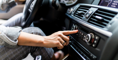 Эксперт Субботин напомнил главные правила заправки кондиционера в авто фреоном