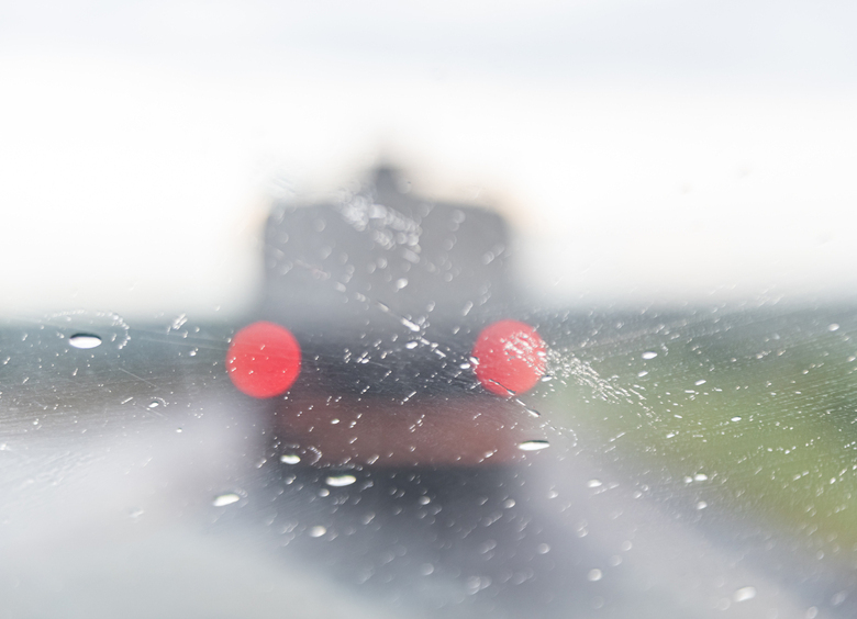 Изображение Водный камень: почему лобовое стекло машины нуждается в особенной мойке