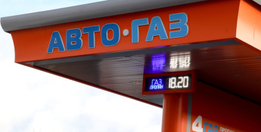 Госзаказчиков обяжут покупать электромобили и машины на газу