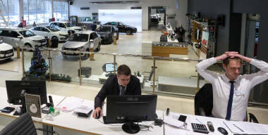 Дилеры объяснили, почему в мае российские продажи новых авто упали почти на 30%