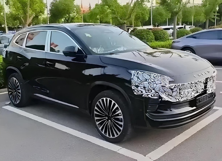 Изображение Свежий Exeed TXL в стиле Porsche снова заметили на дорожных тестах в Китае