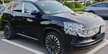 Свежий Exeed TXL в стиле Porsche снова заметили на дорожных тестах в Китае