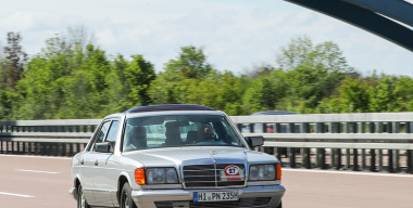 Культовый Mercedes 80-х с тюнингом AMG выставили на продажу за 45 млн рублей