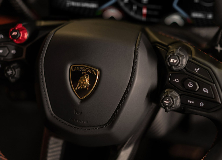 Изображение Самый мощный дорожный суперкар Lamborghini представят в конце лета