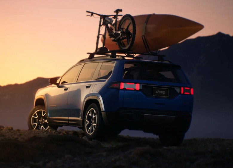 Изображение Jeep впервые показал заднюю часть кузова Cherokee шестого поколения