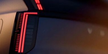 Volvo опубликовала еще один тизер новейшего кроссовера EX60