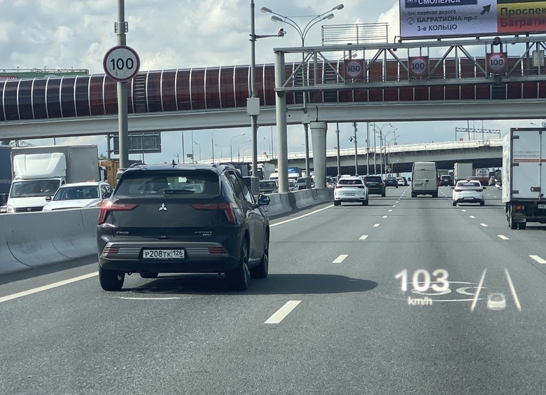 Изображение Замечен в Москве: в Россию завезли новые-старые кроссоверы Mitsubishi