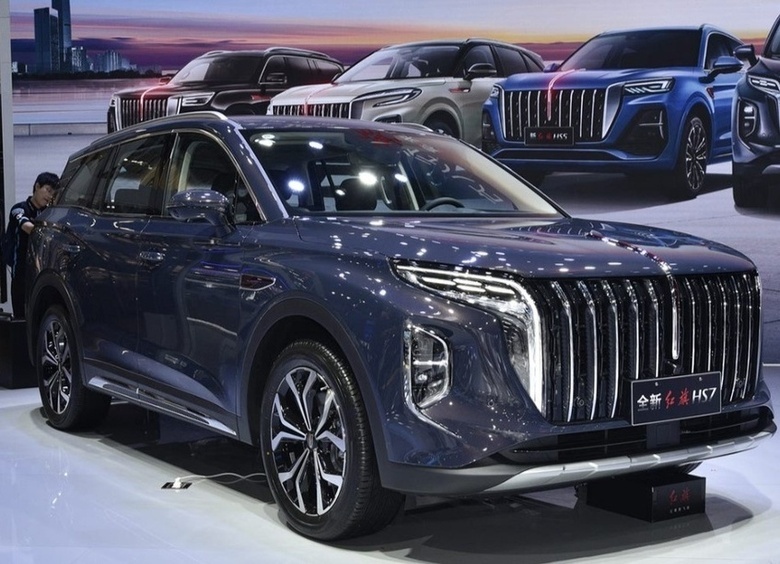 Изображение К российским дилерам до старта продаж приехали кроссоверы Hongqi HS7