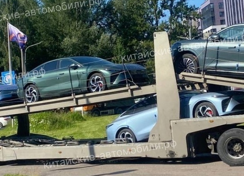 Изображение К российским дилерам начали привозить гибридные седаны Exlantix ES