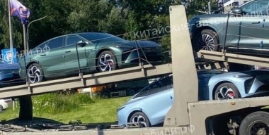 К российским дилерам начали привозить гибридные седаны Exlantix ES