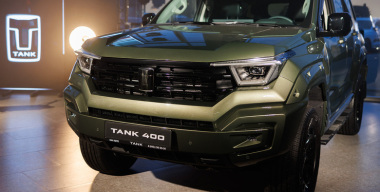 Продажи новых премиальных машин в России обвалились на 27%