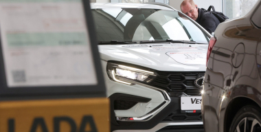Российские продажи новых легковушек и машин LCV сократились на 27%