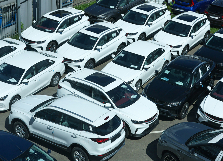 Аналитики изменили прогноз по продажам новых авто в России на 2025 год