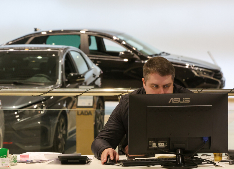 Изображение Российские дилеры вынуждены продавать новые авто со скидками до 3 млн рублей