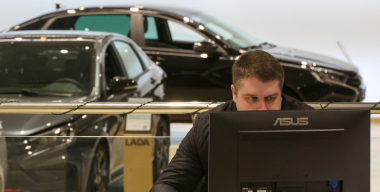 Российские дилеры вынуждены продавать новые авто со скидками до 3 млн рублей