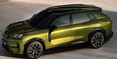 Lynk & Co поделилась официальным фото обновленного кроссовера 08 EM-P