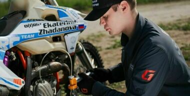 В международном ралли «Шелковый путь — 2025» представили новое моторное масло для мотоциклистов