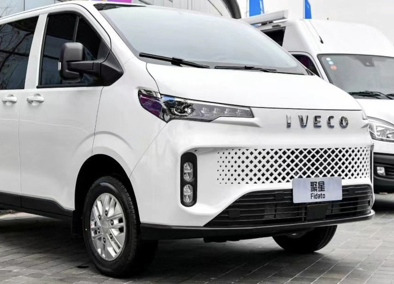 Изображение Пора задуматься: в Россию привезли очень опасного для «Газели» конкурента